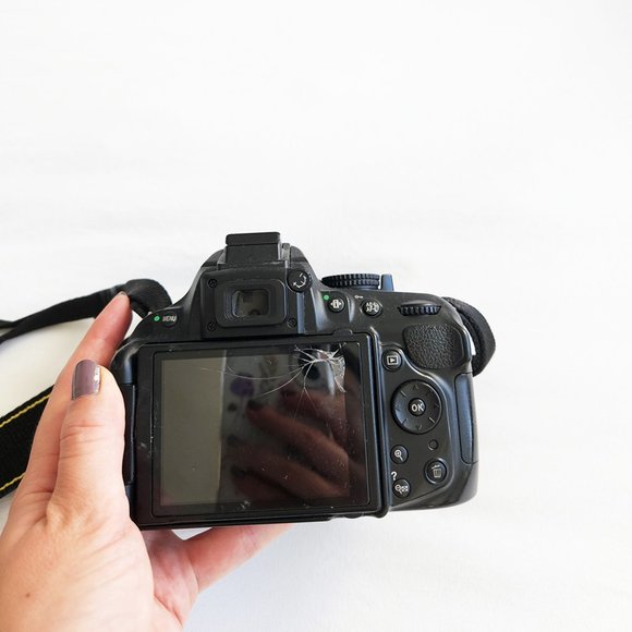 Nikon D5200 DSLR Camera Body and 50mm, 18-55mm and 55-200mm Lenses - Picture 4 of 10